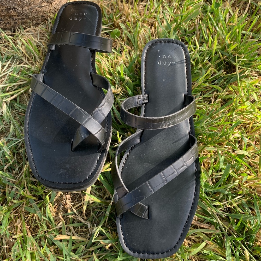 Mossimo Black Slip-on Sandals size 7.5 EUC